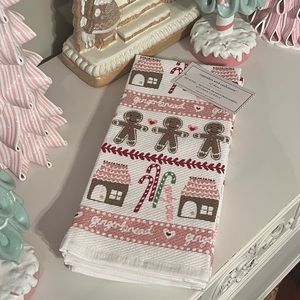 🚫SOLD🚫Cupcakes & Cashmere Gingerbread Kitchen Towels